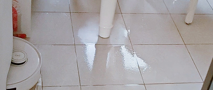 洗衣机进水管掉了，楼下张口索赔三万：主动道歉的租客，为什么还是成了被告