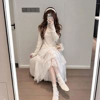 蕾丝花边针织衫：袖口多了一圈花边，早秋穿搭温柔一档