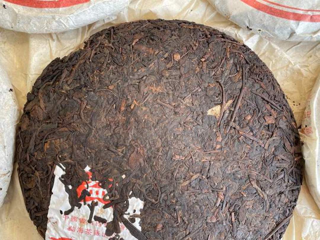 8592T铺市：走「柴火丑」路线的口粮熟茶满四十周年，双11囤茶先看98元到650元的价差阶梯