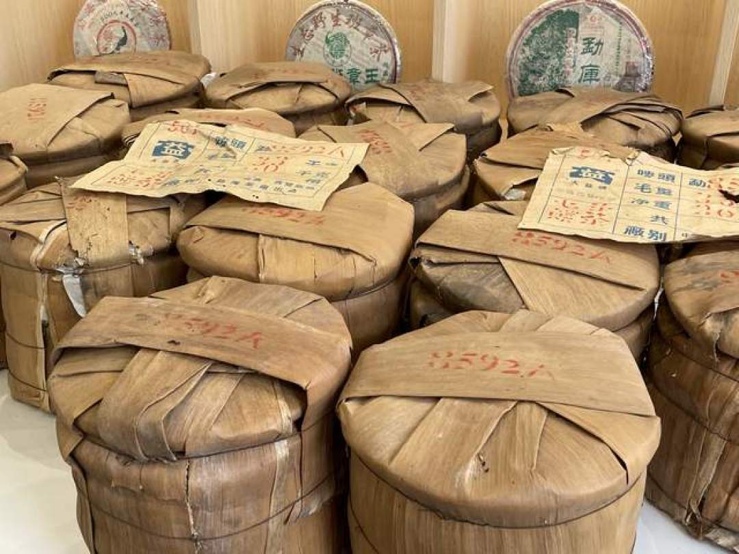 8592T铺市：走「柴火丑」路线的口粮熟茶满四十周年，双11囤茶先看98元到650元的价差阶梯