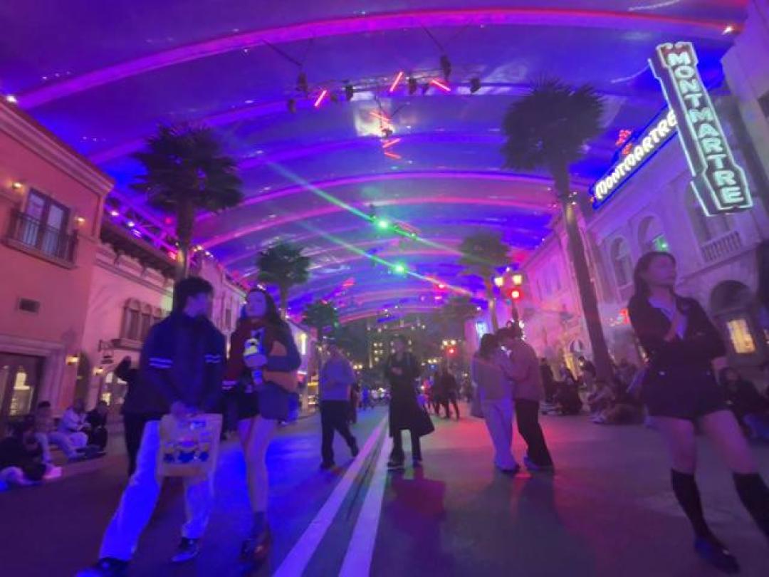 夜晚的好莱坞大道霓虹街景