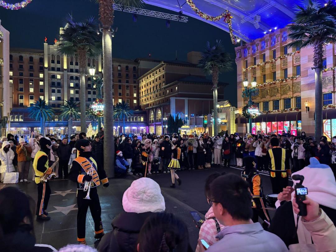 雪夜中的霍格莫德魔法街道