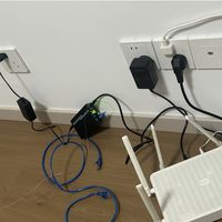 万兆设备杀进200元档后，卡脖子的反而是墙里那截：网线、光模块、隐形光纤，家庭最后一段链路怎么走