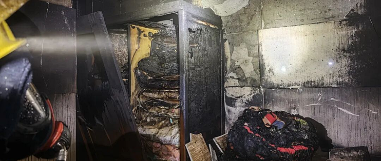 一套电动窗帘烧掉二楼：为什么这个10月，多地消防还在点名它