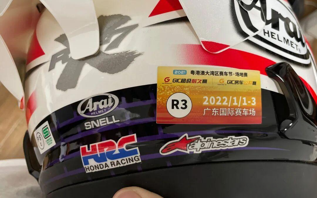Arai十年不换壳还在涨价：先把RX-7X到底改了什么捋清楚，再决定要不要按新价买单