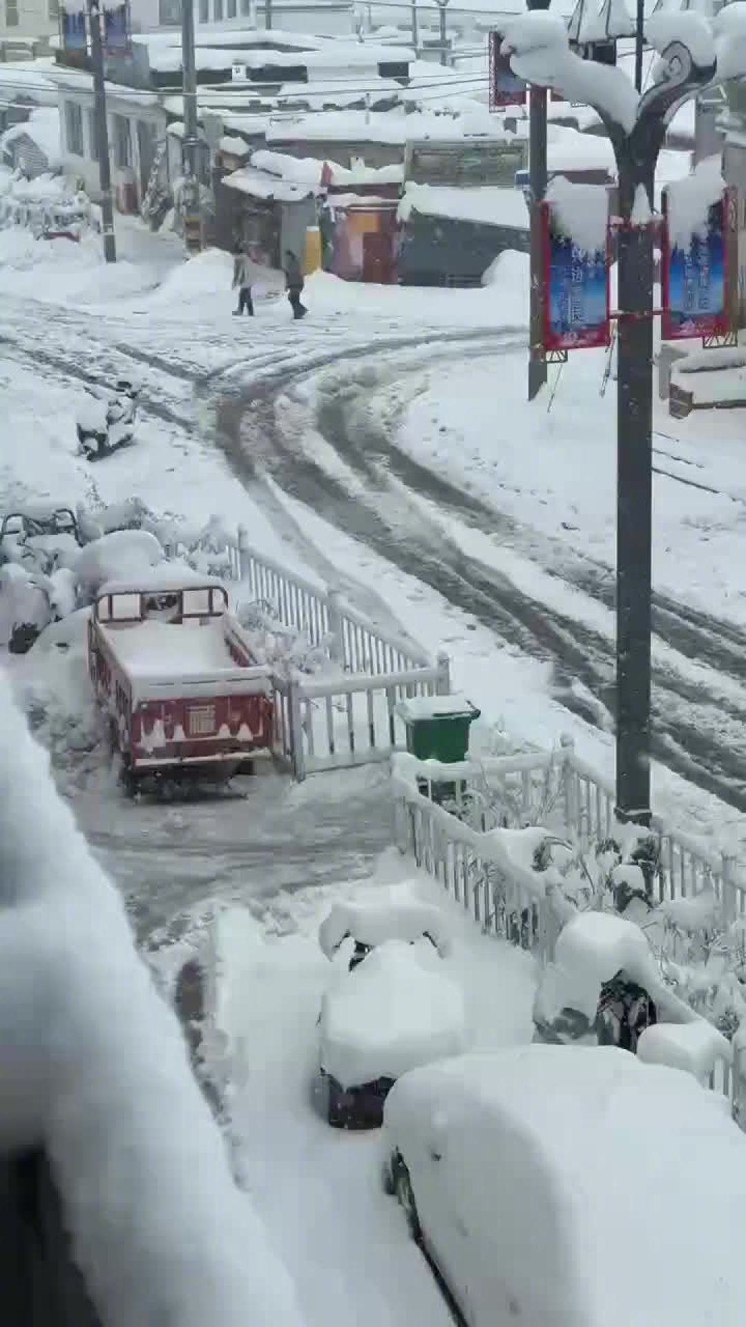 辟谣“气旋撞山”才过一天,暴雪预警就来了:库拉岗日的行程,别拿“假消息”三个字当免死金牌
