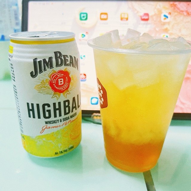 别把金宾罐装嗨棒当"调好的威士忌"：一罐约等于44ml纯饮，渠道价差能到3倍