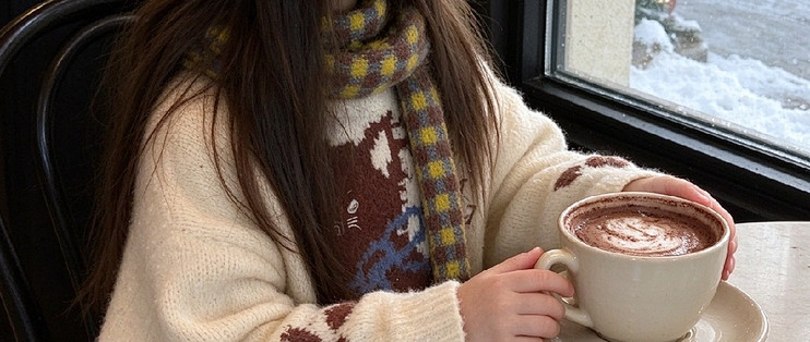 圈圈纱的软糯手感，摸过就知道和普通毛衣不一样