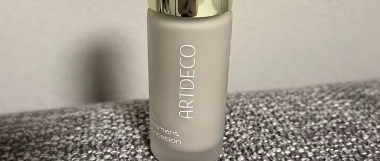谁懂！这支 ARTDECO 雅蔻小奶瓶粉霜太适合干皮了✨