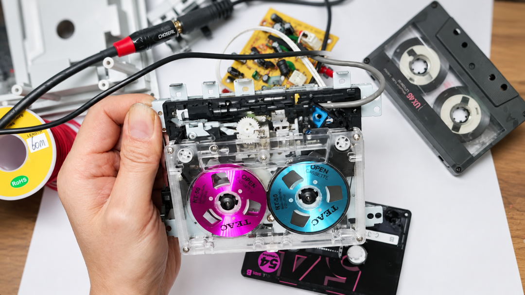 无电机、无皮带、也无颤音:磁带机圈的“魔改派”开始内讧了,四条路线的账一次算清