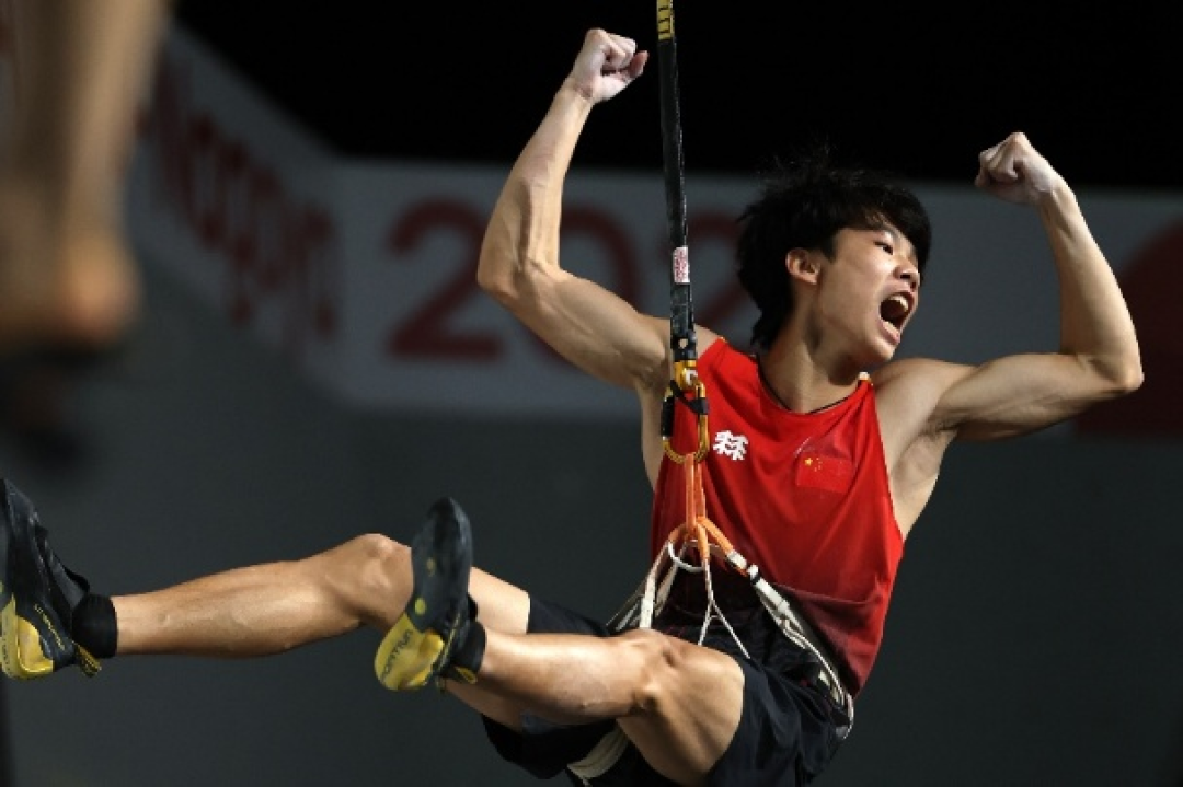 周鸿祎抱石摔骨折：双11的岩馆卡先别买，先学会