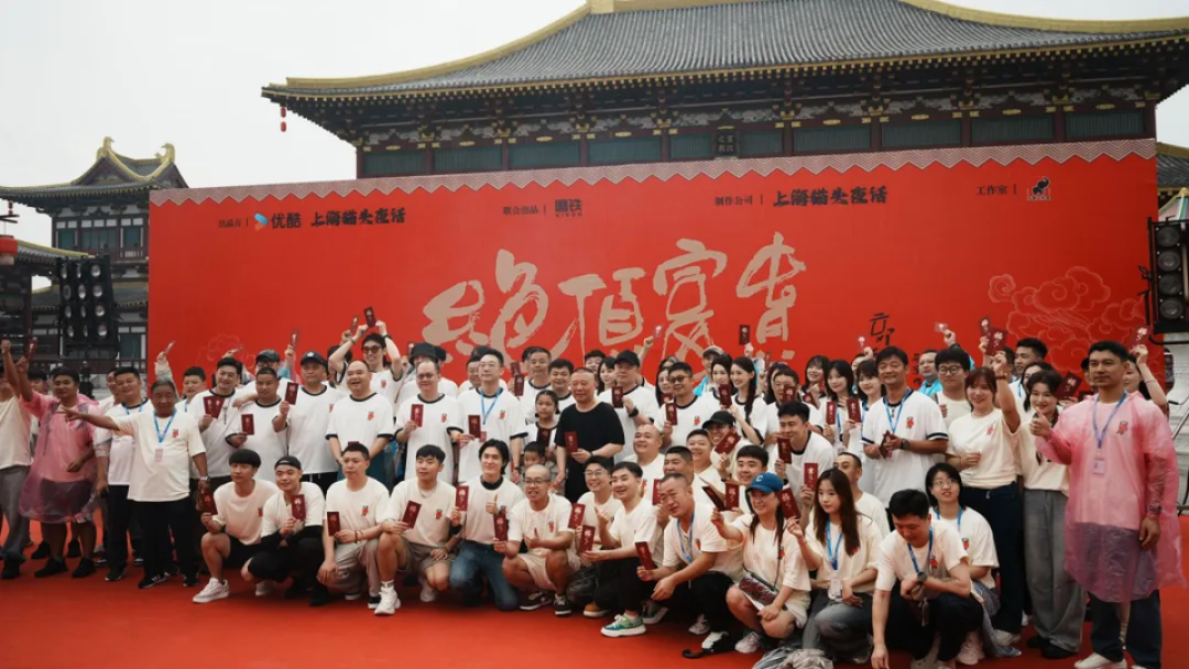 岳云鹏《绝顶富贵》下证了:只有10集、优酷独播,他为角色真剃了光头——这部德云社团建剧到底要不要蹲