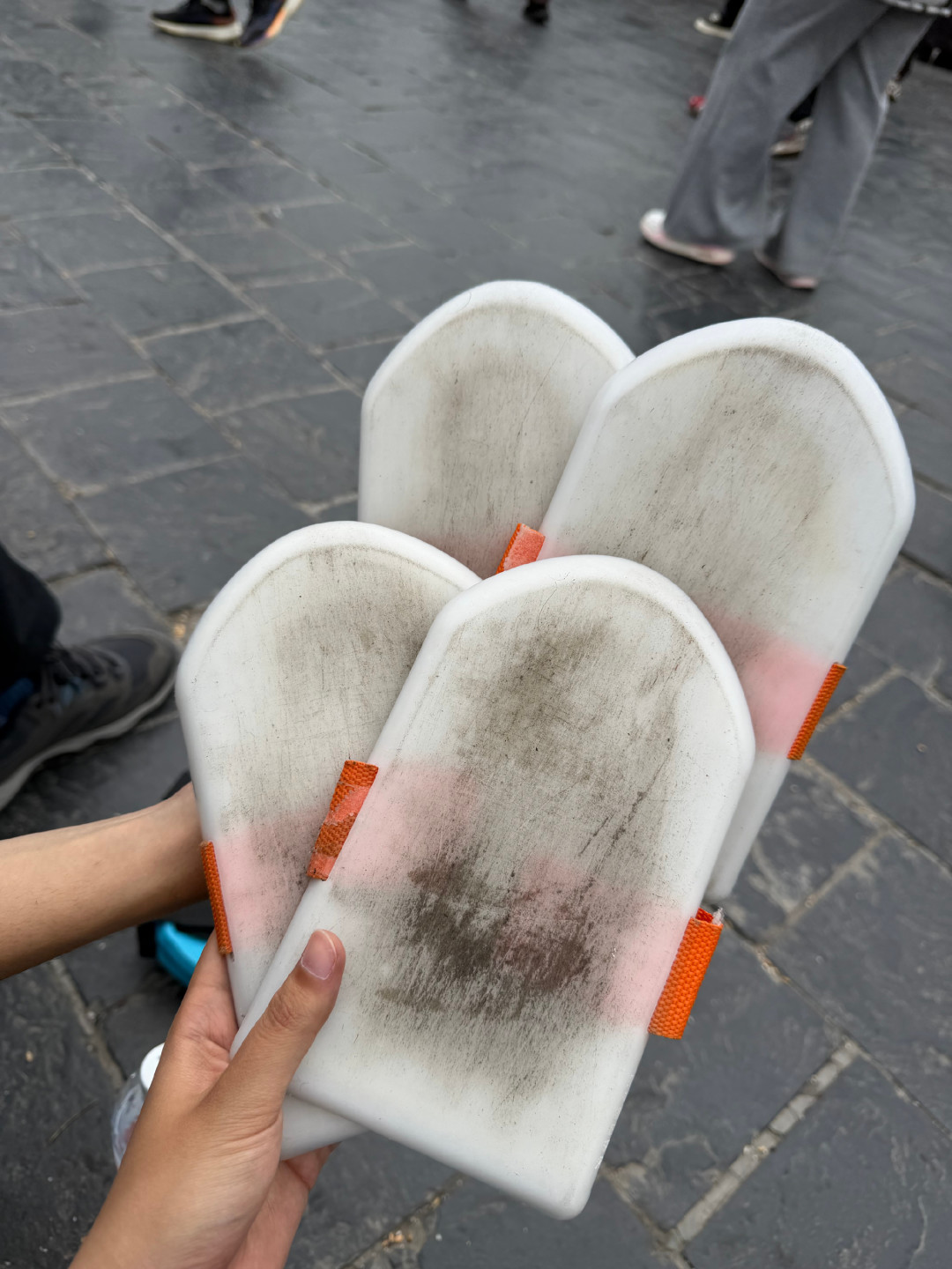进藏路上最怕遇到的不是高反,而是车前磕长头的人