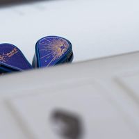 水月雨的十月新品潮：轻巧豆开卖、联名卖 499、游戏型号杀到 219，双十一该怎么挑怎么避