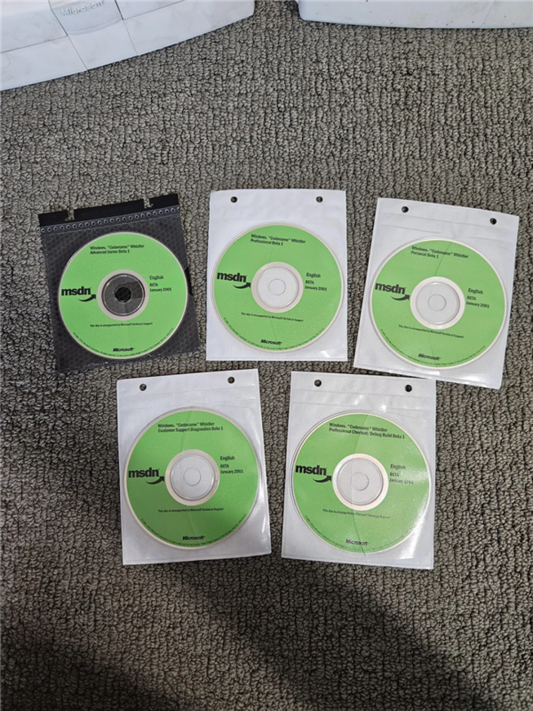 封存25年重见天日！网友捡到数百张微软MSDN老碟：内含XP早期测试盘