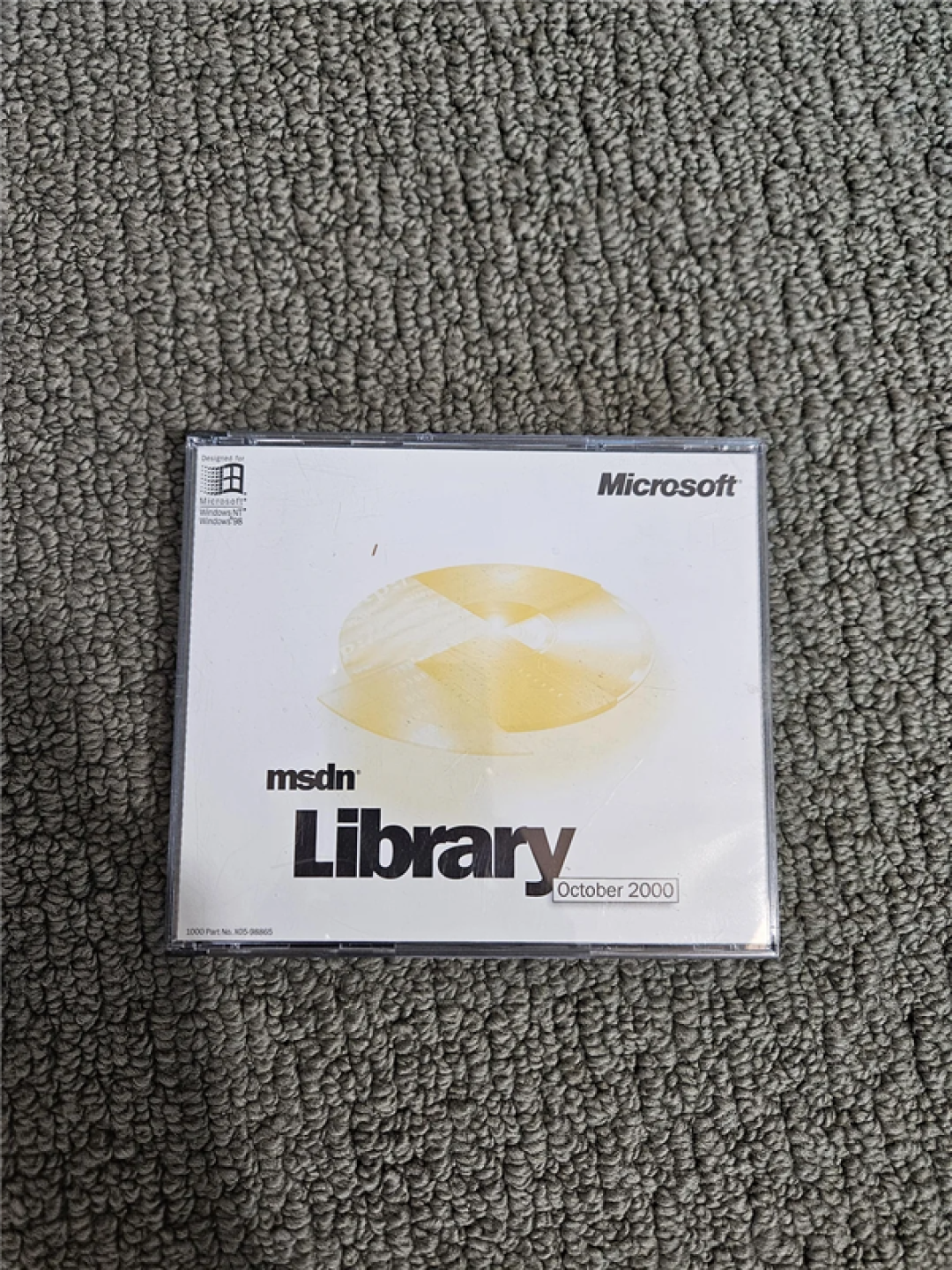 封存25年重见天日！网友捡到数百张微软MSDN老碟：内含XP早期测试盘