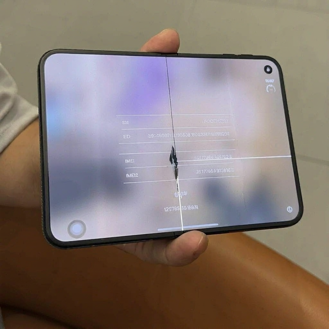 iPhone Duo刚到手就裂屏,修一次近八千:双11折叠屏还买吗?