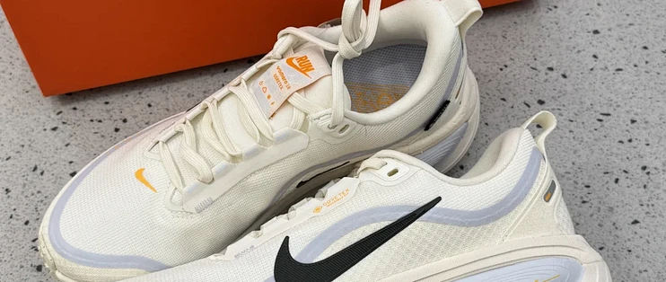 Nike Vomero 18 缓震跑鞋：ZoomX 只铺一层是巧思