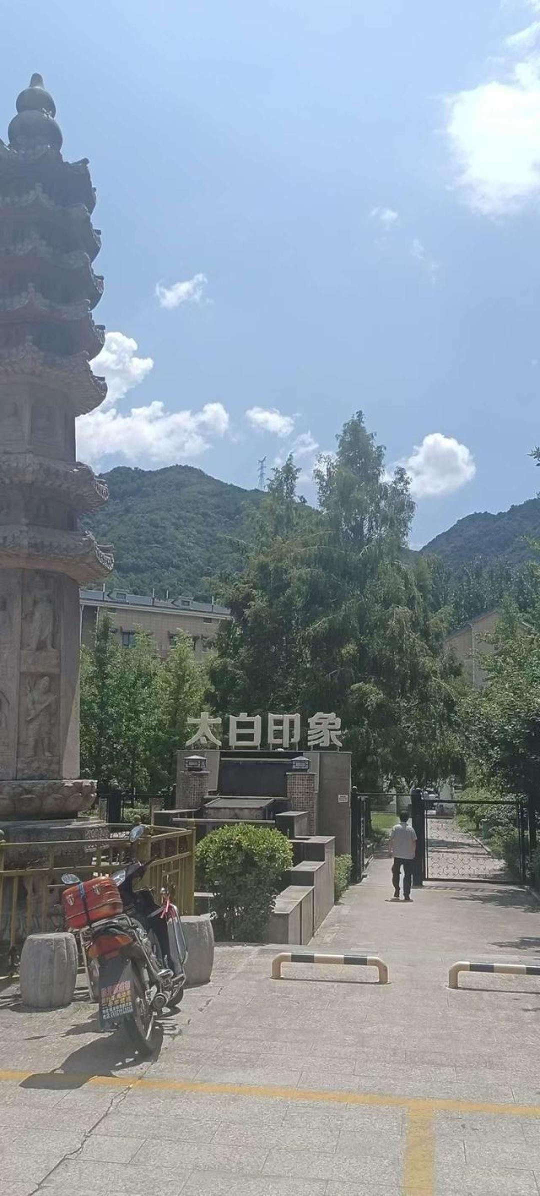 壁挂炉没坏，却被要求“满8年必须换”：不换不卖气，律师指出国标两个字的区别