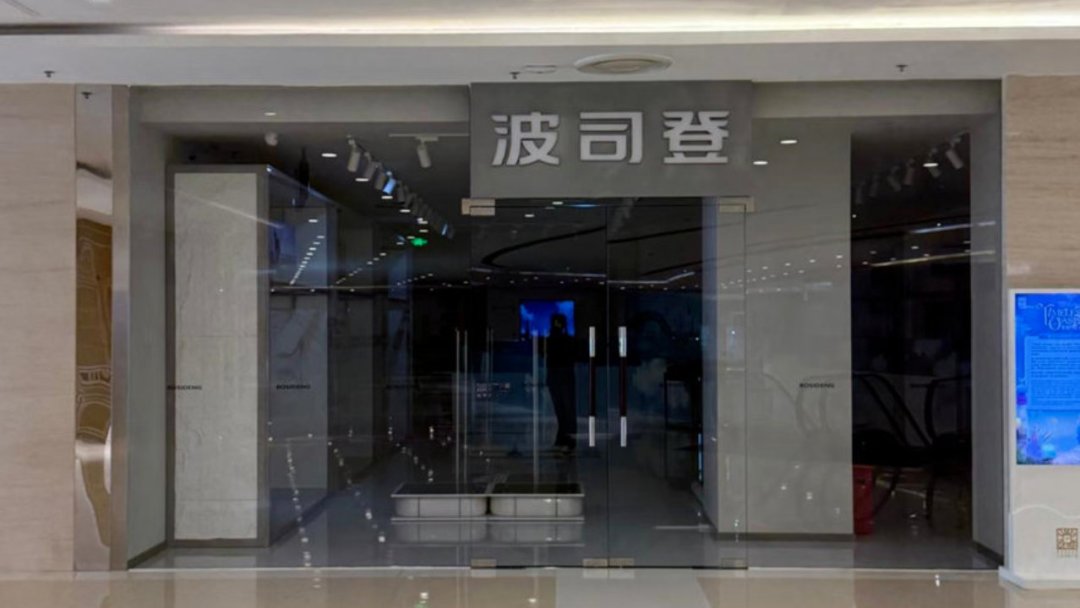 买羽绒服别看牌子看克数：预算300到3000，12个牌子一次盘明白