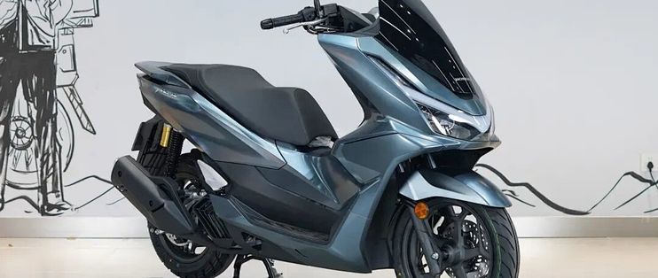 PCX160等等党盼的"明年大更新"，泰国已经开卖了：对比国内现款就多了套灯和俩配色，后轮照样没ABS——现款裸车已谈得到1万9以内，这个双11，该急的是清库存的店，不是买车的人