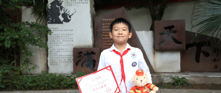 浴霸短路起火，80多岁的邻居被困浓烟里，最先出手的是楼上9岁孩子