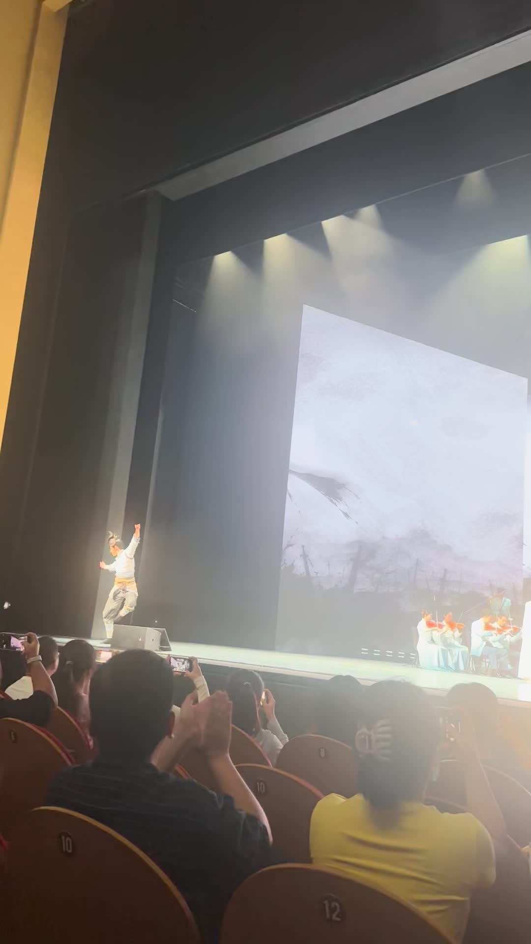 《剑来》音乐会杭州站开票：有人喊视听盛宴，有人说冤种——先看懂这份19城25场的账本再下单