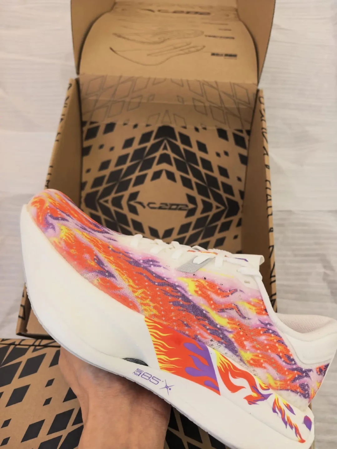 安踏 C202 8代把碳板调软了,是放水还是更懂大众跑者