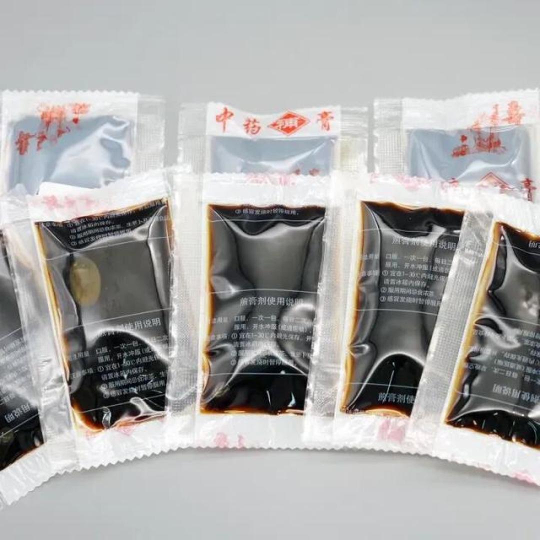 龙华医院膏方首日预约破两千,年轻人挤进门诊:先分清药还是补品