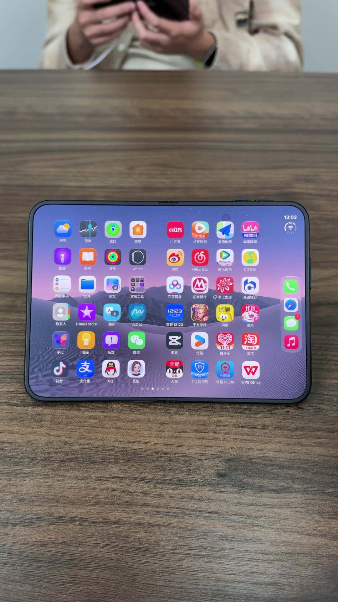 iPhone Duo 被折到 7.5 万次内屏画出白线：别人都写的折叠寿命这一栏，苹果留了白