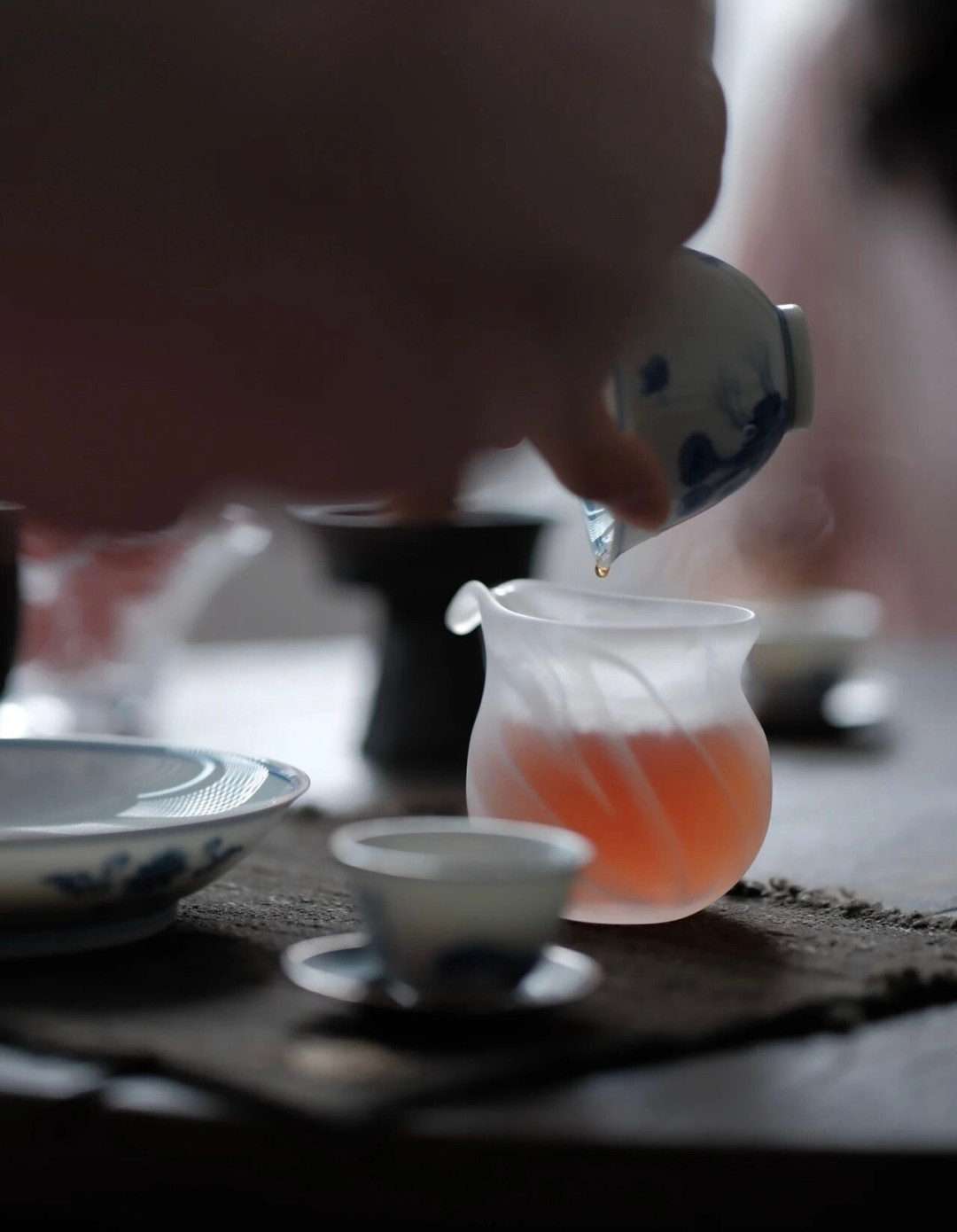 茶桌上敲三下？你在网上学的