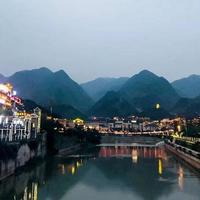 动销+10%、批价没跳水："年轻人不喝茅台"吵翻天，先看看现在谁在开瓶