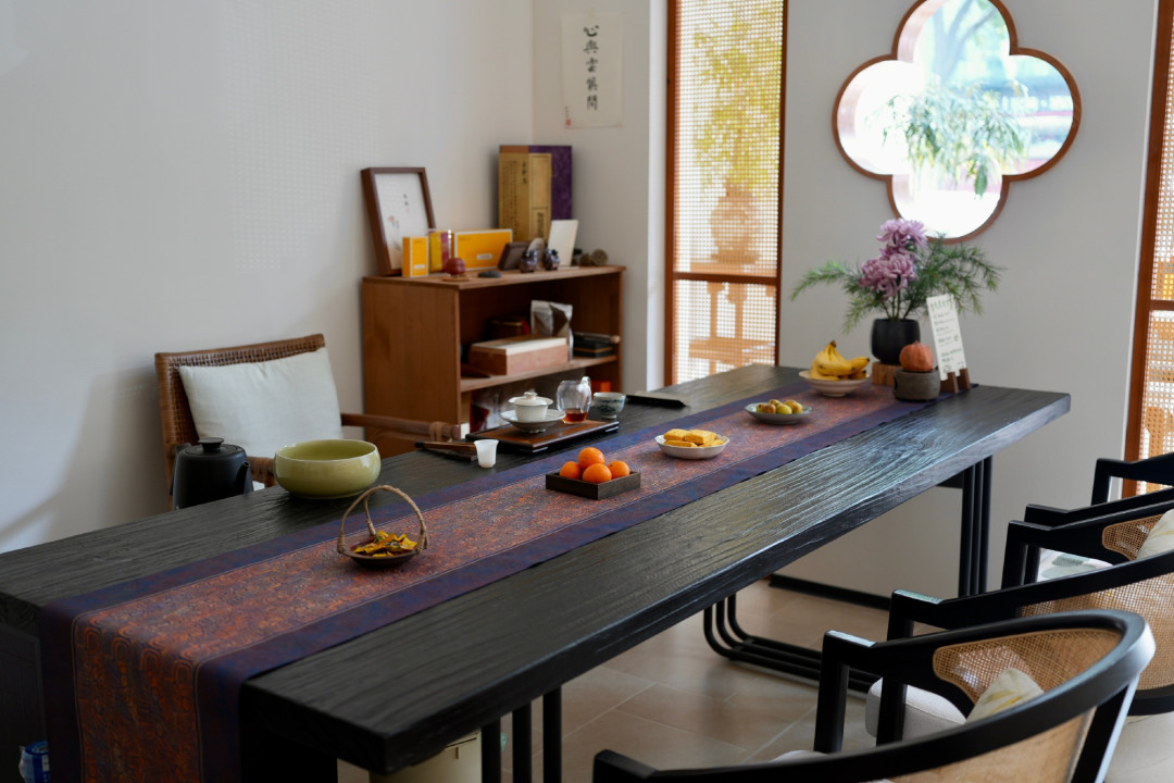 霜降过后，茶桌搬回屋：壶嘴不能对人，可没人告诉你公道杯该放哪