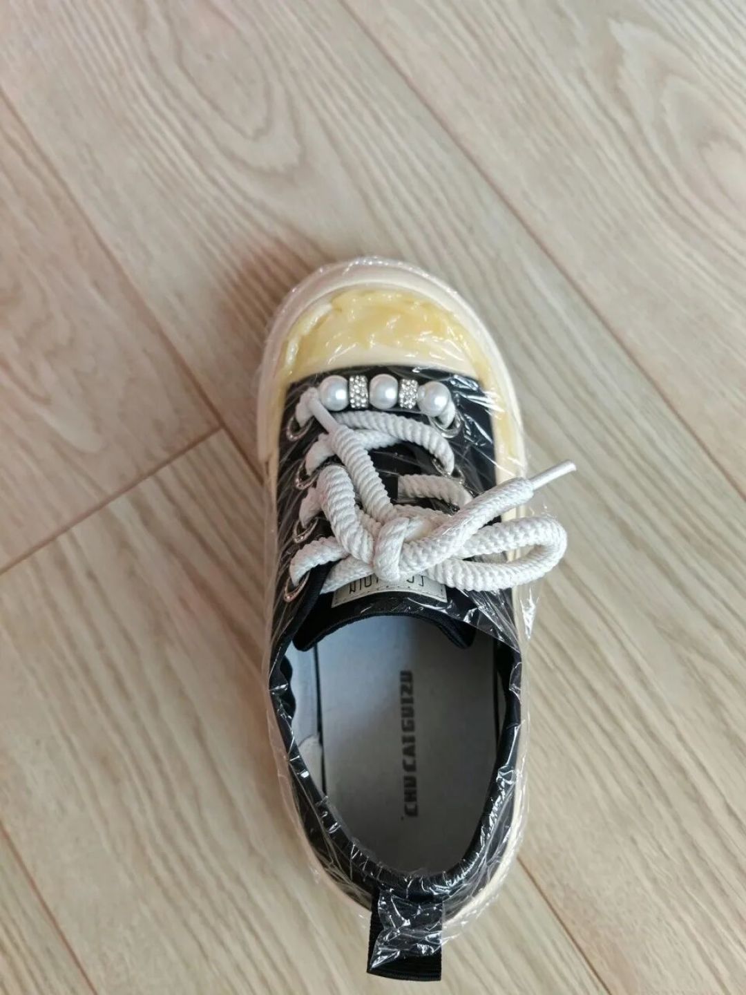 小白鞋洗完发黄,包卫生纸没用?先分清3种黄,再决定重刷还是买去黄膏