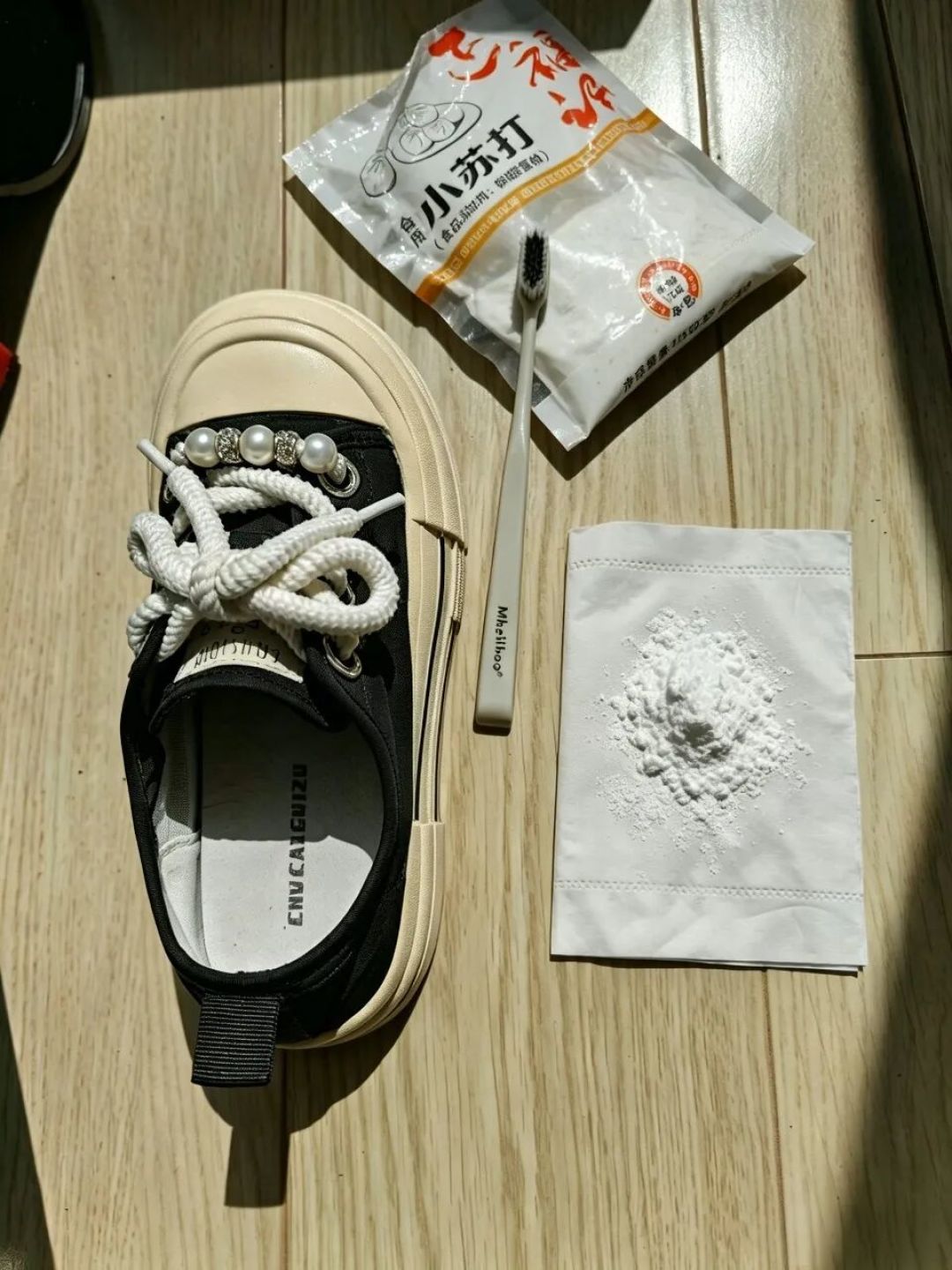 小白鞋洗完发黄,包卫生纸没用?先分清3种黄,再决定重刷还是买去黄膏