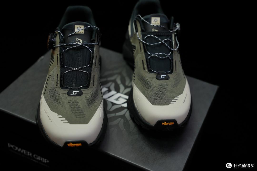 「200块的鞋也挂Vibram,1300的萨洛蒙却不用V底」撞上「双11奥莱599一双、专柜一分不打」:付尾款前,先把配方、防水膜、价梯这三本账对完