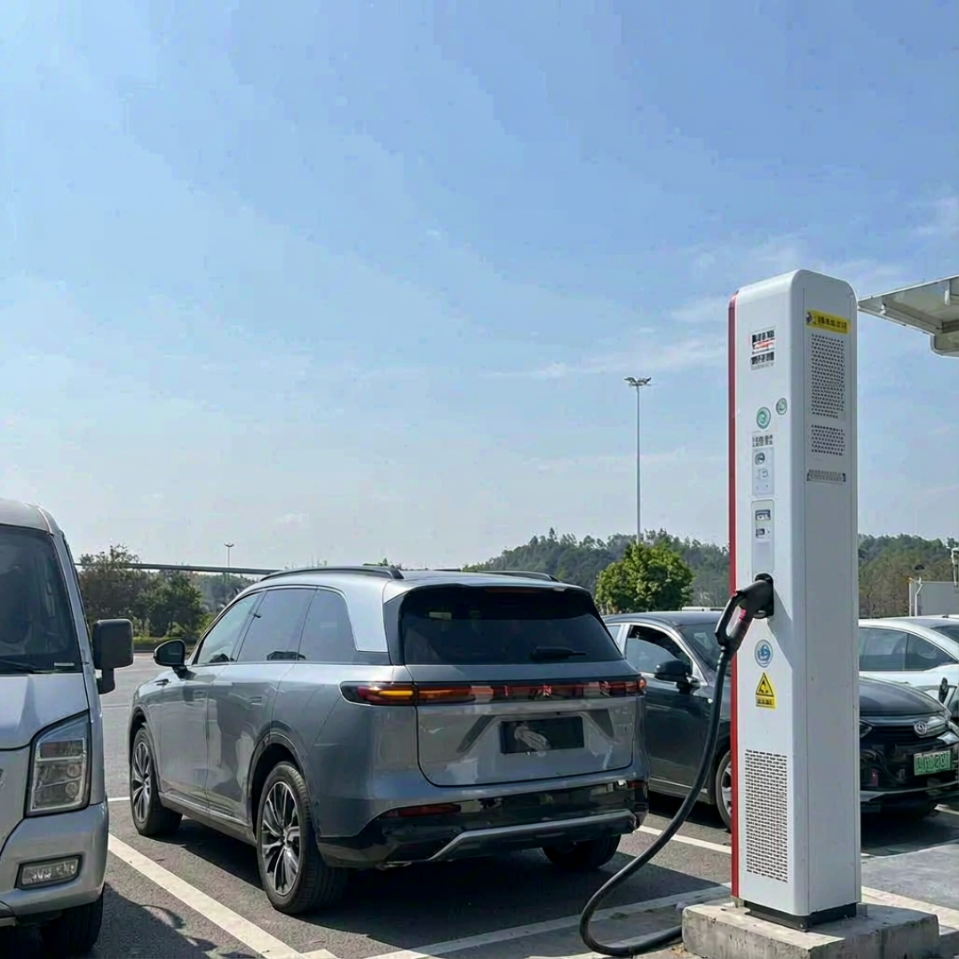 9万7的车标配6C，华为的6C先给了尊界：纠结鸿蒙智行的，先把车、桩、用法三本账分开对