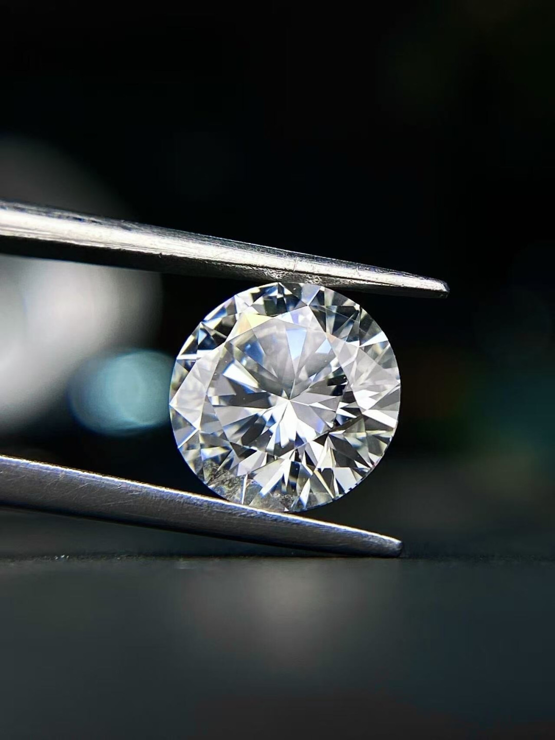 同样一克拉，天然钻3万、培育钻3000：2026年买婚戒，先想清楚你要戴还是要存