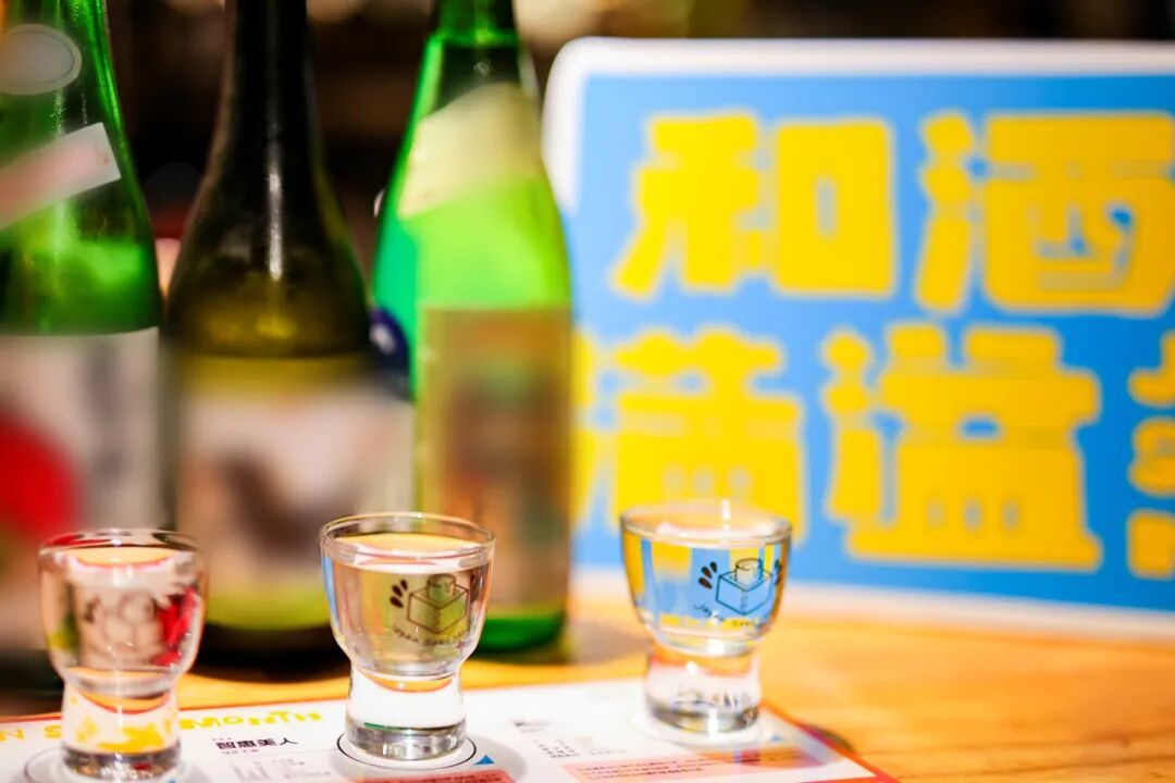 进博会上，80多家酒藏摆出约90款清酒：这张50元的门票，清酒党怎么用最值