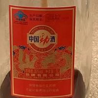 一小瓶劲酒兑水溶C，一杯只有7度：“中国威士忌”能调，“姨妈神仙水”别信