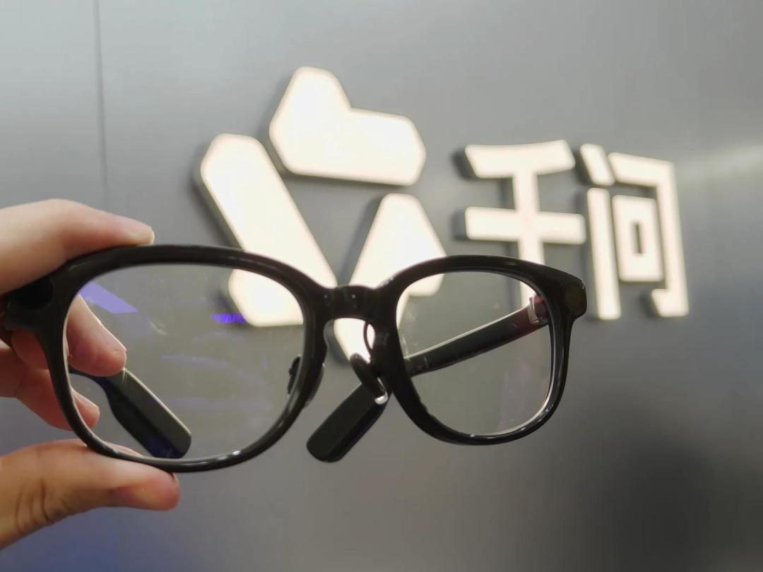「上半年卖出90.9万台」撞上「退货率最高70%」:双11买AI眼镜,先分清你是要“拍”还是要“戴”