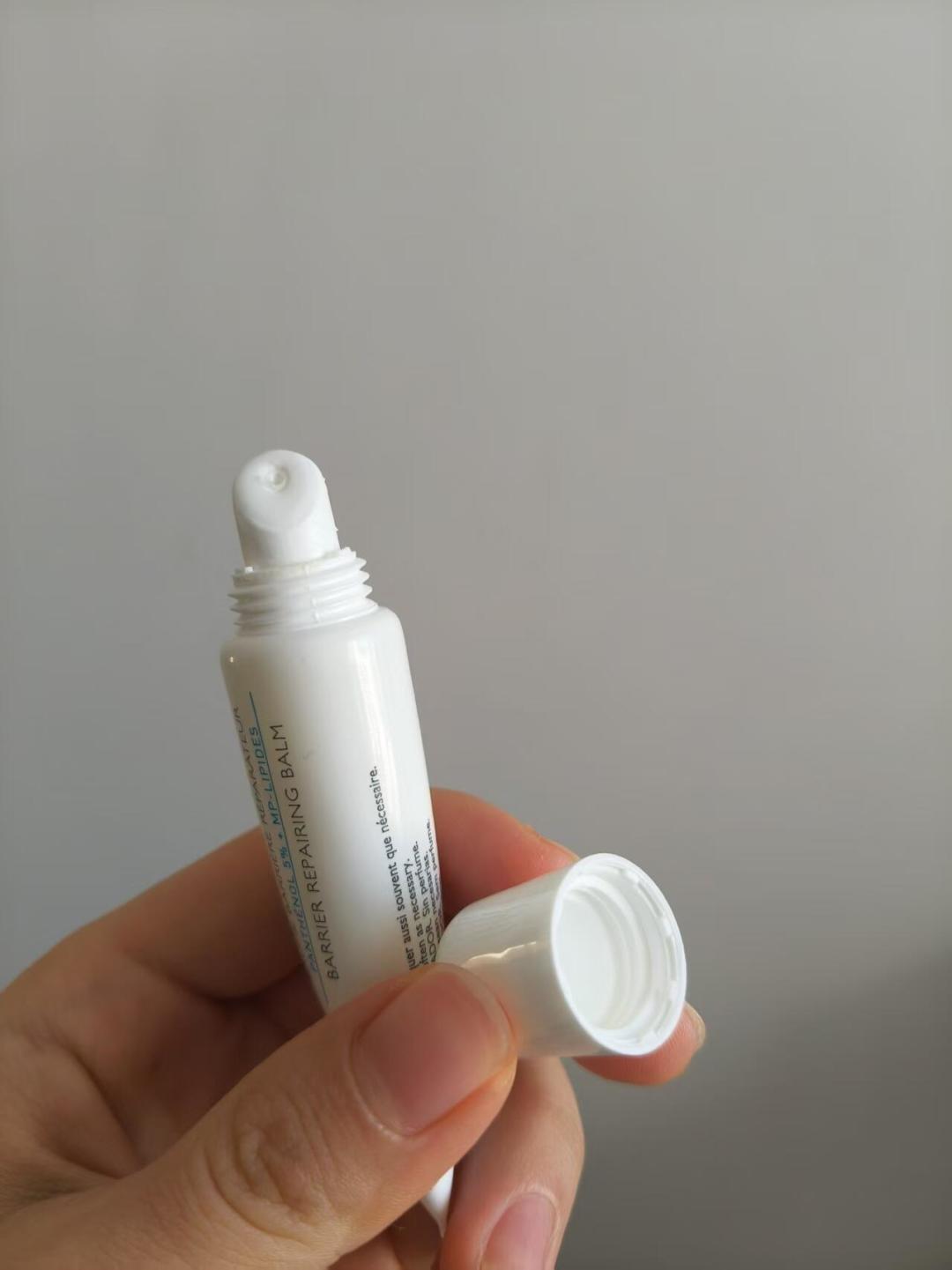 一支七十多的理肤泉B5唇膏,有人说救赎有人说更糟:双11抄作业前先分清三种唇
