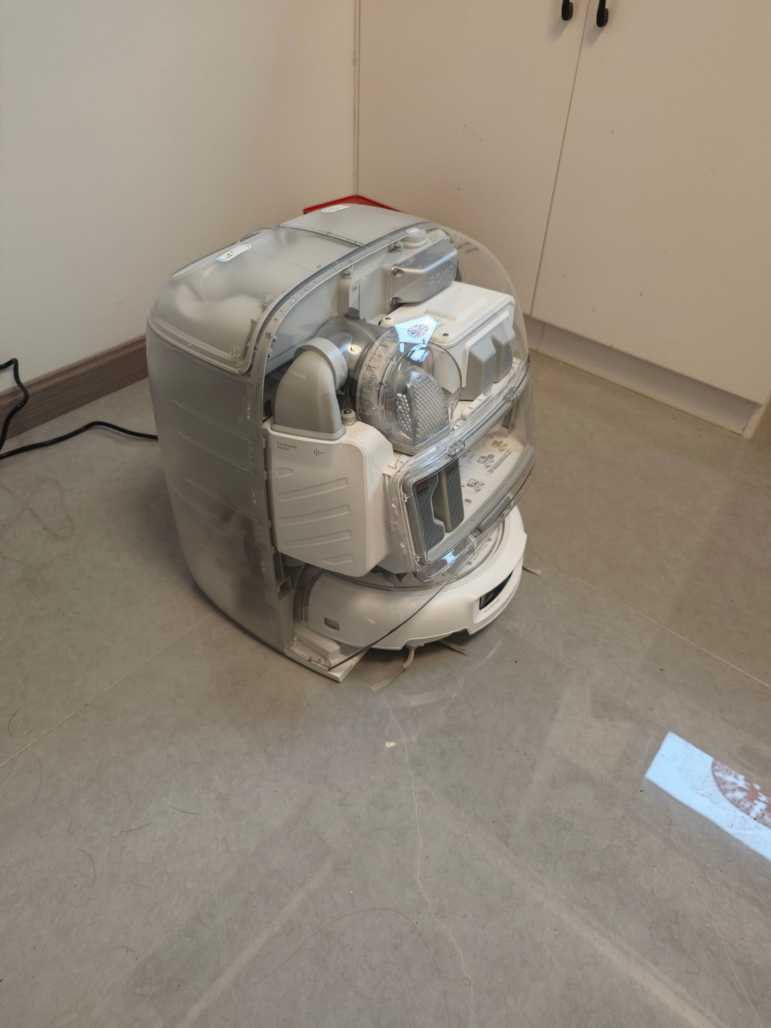 大疆做扫地机快15个月,双11口碑彻底两极:我把15条车主实录对齐一看——光环和