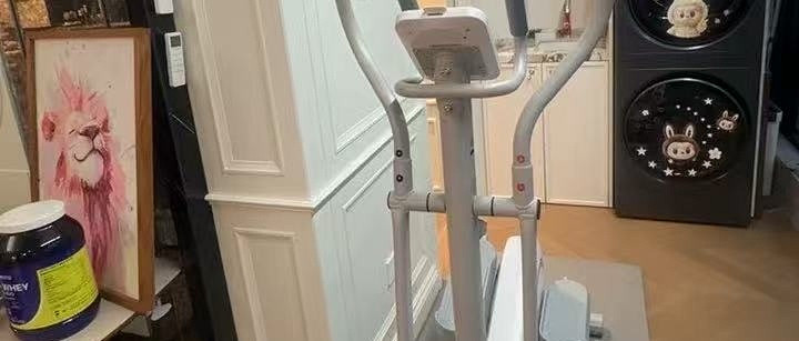 . 爬楼模式加可调坡度，有氧燃脂多了个选择