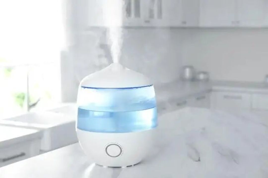 据报道一家3个娃因加湿器得了肺炎——儿童房里那台日夜不停的机器，供暖前请只给它加水