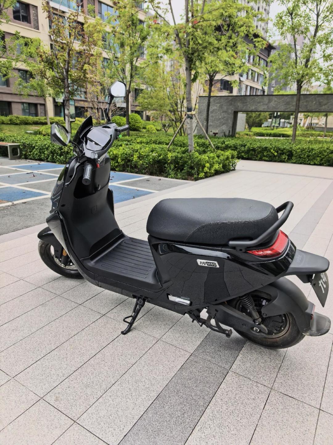 电摩没取代油摩？续航、动力、电池三笔账，摊开算算