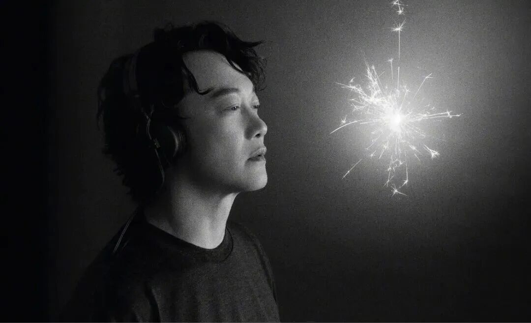陈奕迅封手机禁跟唱，票没开卖被炒十倍：明天抽签，这钱值不值