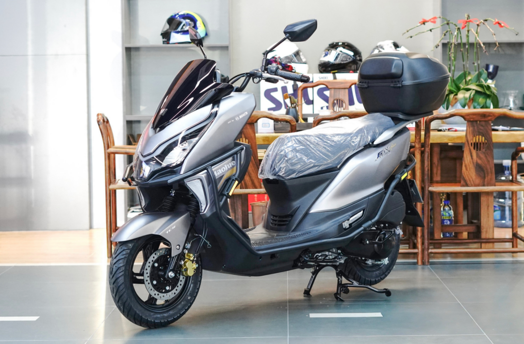 双11交定金前的通勤平踏决赛圈:NWT125卖8680、ADX125 Plus报11380、老UY清到8600,先看清9月那两张榜,再定125还是150