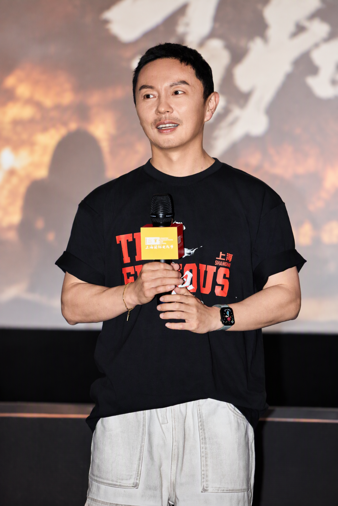 《火遮眼》下映四个月后复盘:评分从8.9滑到7.5、票房停在2亿,“惨案”叙事为什么要分两本账算