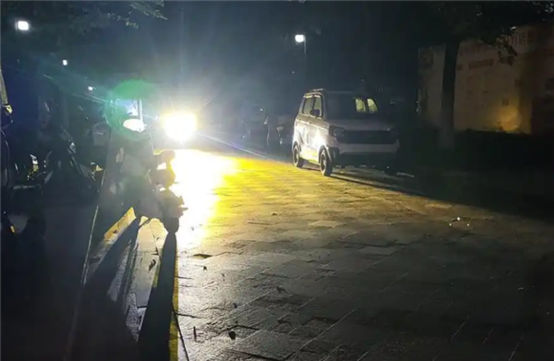 亮度堪比汽车大灯！小电驴的车灯为何照得让人心慌